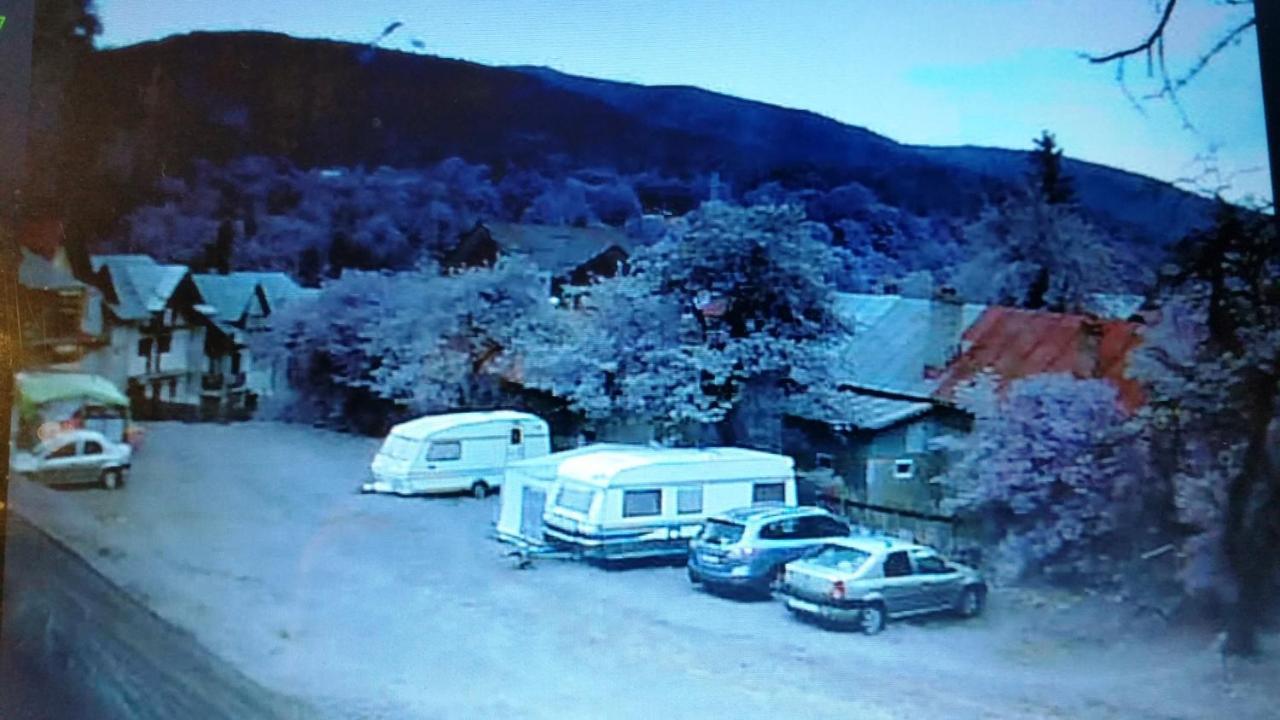 Camping Aviator, Numai Teren, Campare Pentru Rulote Autorulote Personale, Campingul Nu Are Rulote !!! Busteni Luaran gambar