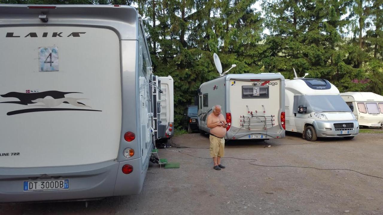 Camping Aviator, Numai Teren, Campare Pentru Rulote Autorulote Personale, Campingul Nu Are Rulote !!! Busteni Luaran gambar
